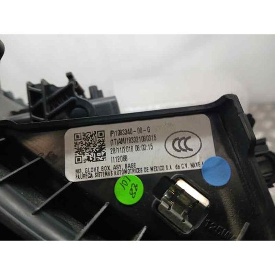 Tapa Guantera para Tesla Model 3