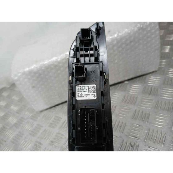 Mando Elevalunas Delantero Izquierdo para Peugeot 208 (P2)