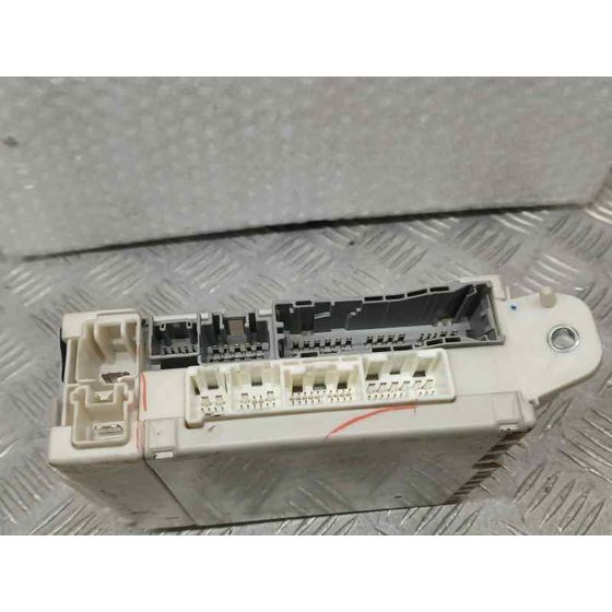 Caja Reles / Fusibles para Lexus Is200 (Ds2/Is2)