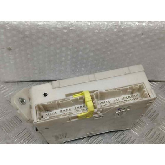Caja Reles / Fusibles para Lexus Is200 (Ds2/Is2)