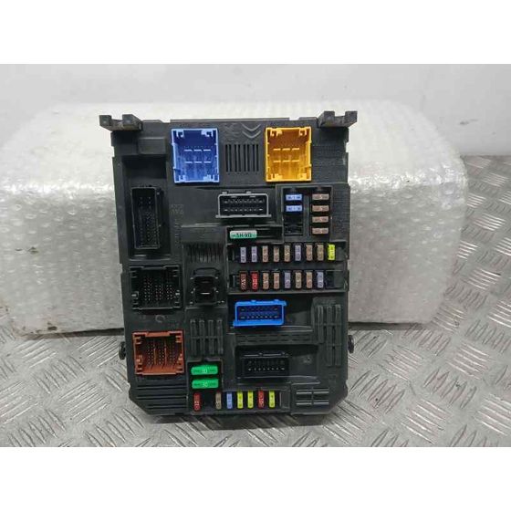 Caja Reles / Fusibles para Peugeot 3008