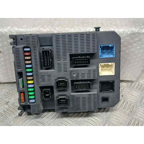 Caja Reles / Fusibles para Peugeot 308