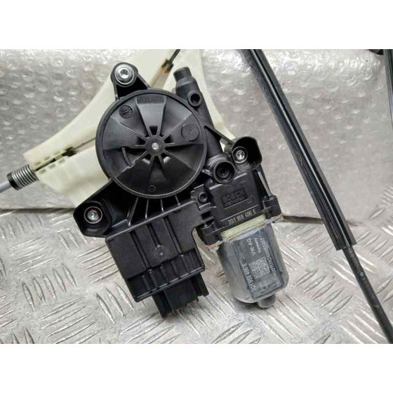 Elevalunas Delantero Derecho para Seat Ibiza (Kj1)
