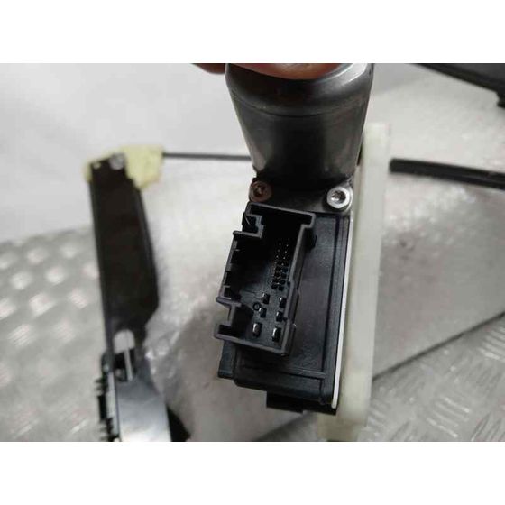 Elevalunas Delantero Derecho para Seat Ibiza (Kj1)