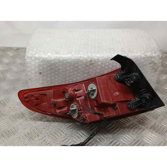 Piloto Trasero Derecho para Kia Stonic (Ybcuv)