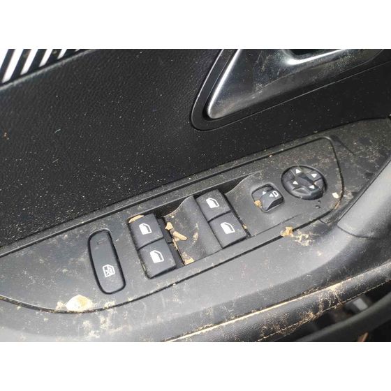 Mando Elevalunas Delantero Izquierdo para Peugeot 2008 (P1)