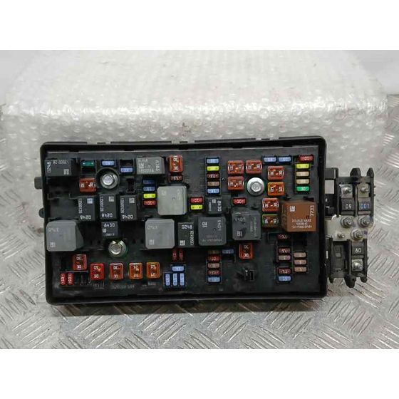 Caja Reles / Fusibles para Opel Insignia Berlina