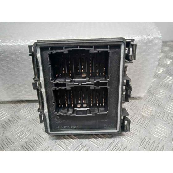 Caja Reles / Fusibles para Ford Fiesta (Ce1)