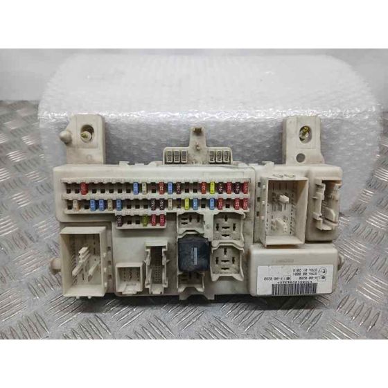 Caja Reles / Fusibles para Ford Focus Berlina (Cap)