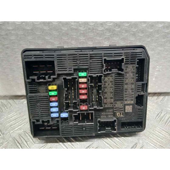 Caja Reles / Fusibles para Nissan Towstar