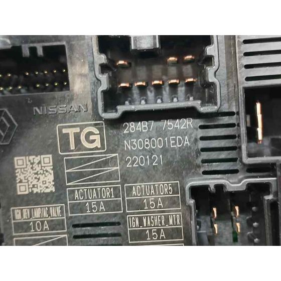 Caja Reles / Fusibles para Nissan Towstar
