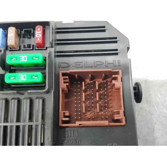 Caja Reles / Fusibles para Peugeot 208 (P2)