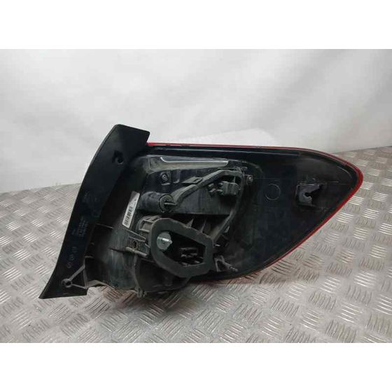 Piloto Trasero Izquierdo para Dacia Sandero