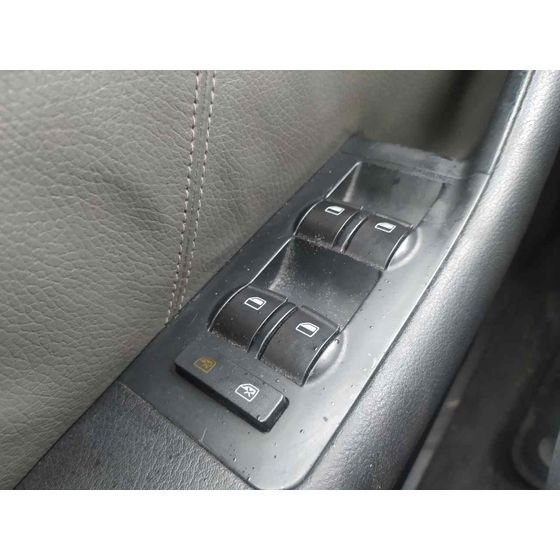Mando Elevalunas Delantero Izquierdo para Audi A6 Avant (4B5)