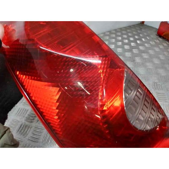 Piloto Trasero Izquierdo para Nissan Note (E11E)