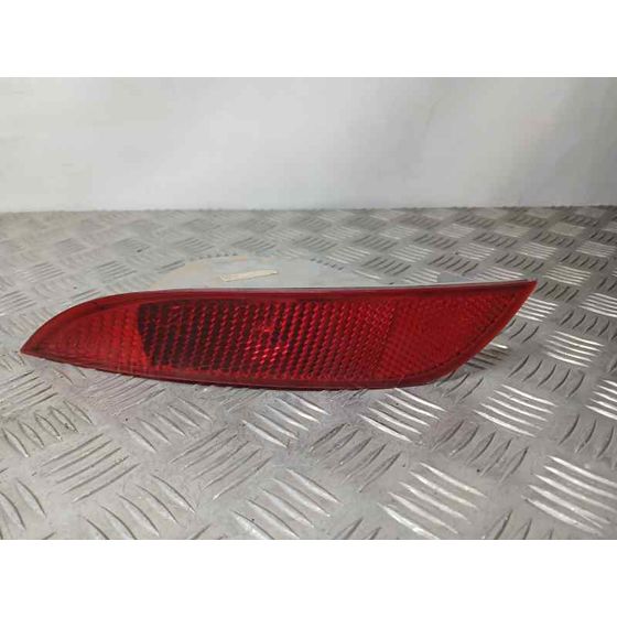 Piloto Trasero Izquierdo Paragolpes para Ford Focus Lim.