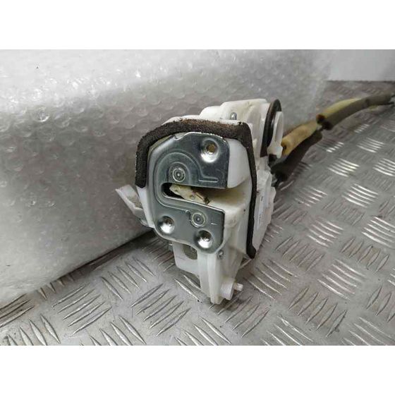 Cerradura Puerta Trasera Izquierda para Mazda 2 Lim. ()
