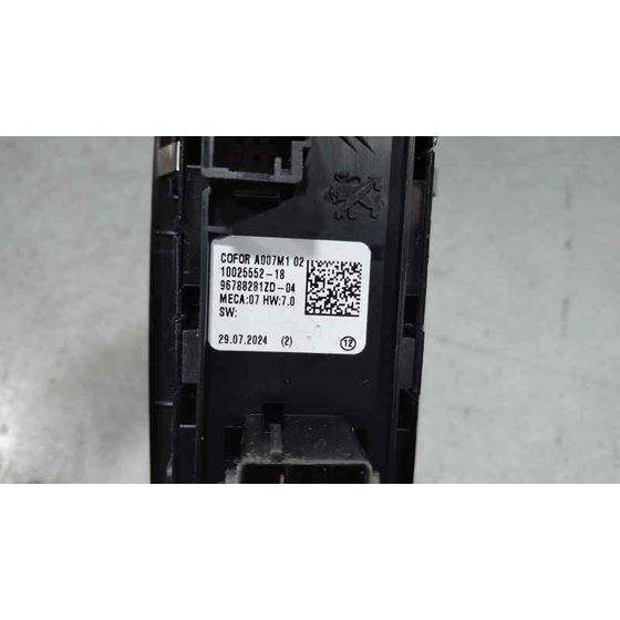 Mando Elevalunas Delantero Izquierdo para Peugeot 208 (P2)