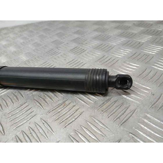 Amortiguadores Maletero / Porton para Porsche Macan (Typ )