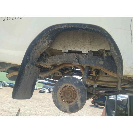 Plastico Pase Rueda Tras. Dch. para Toyota Hilux (Gun1)