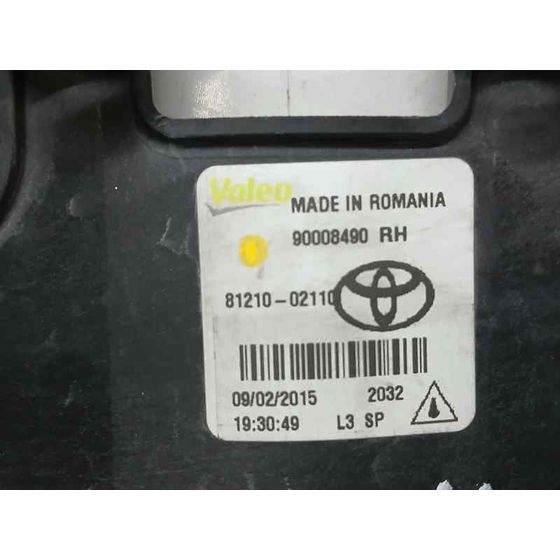 Faro Antiniebla Derecho para Toyota Avensis (T27)