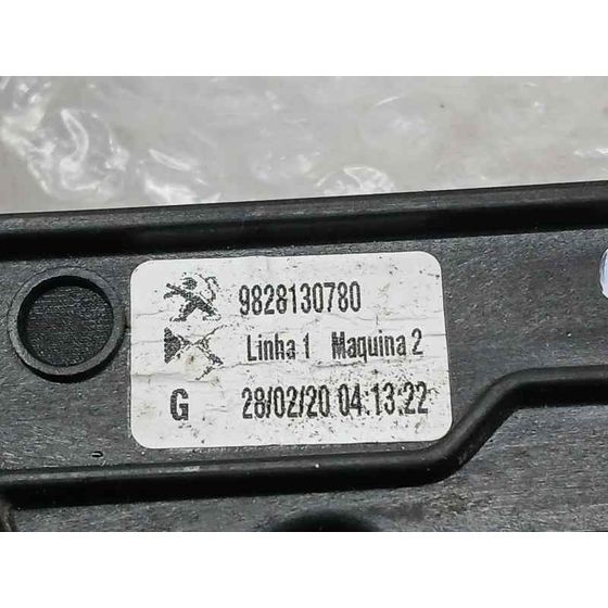 Elevalunas Delantero Izquierdo para Peugeot 2008 (P1)