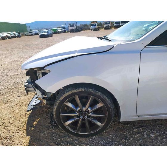Aleta Delantera Izquierda para Mazda 3 Lim. ()