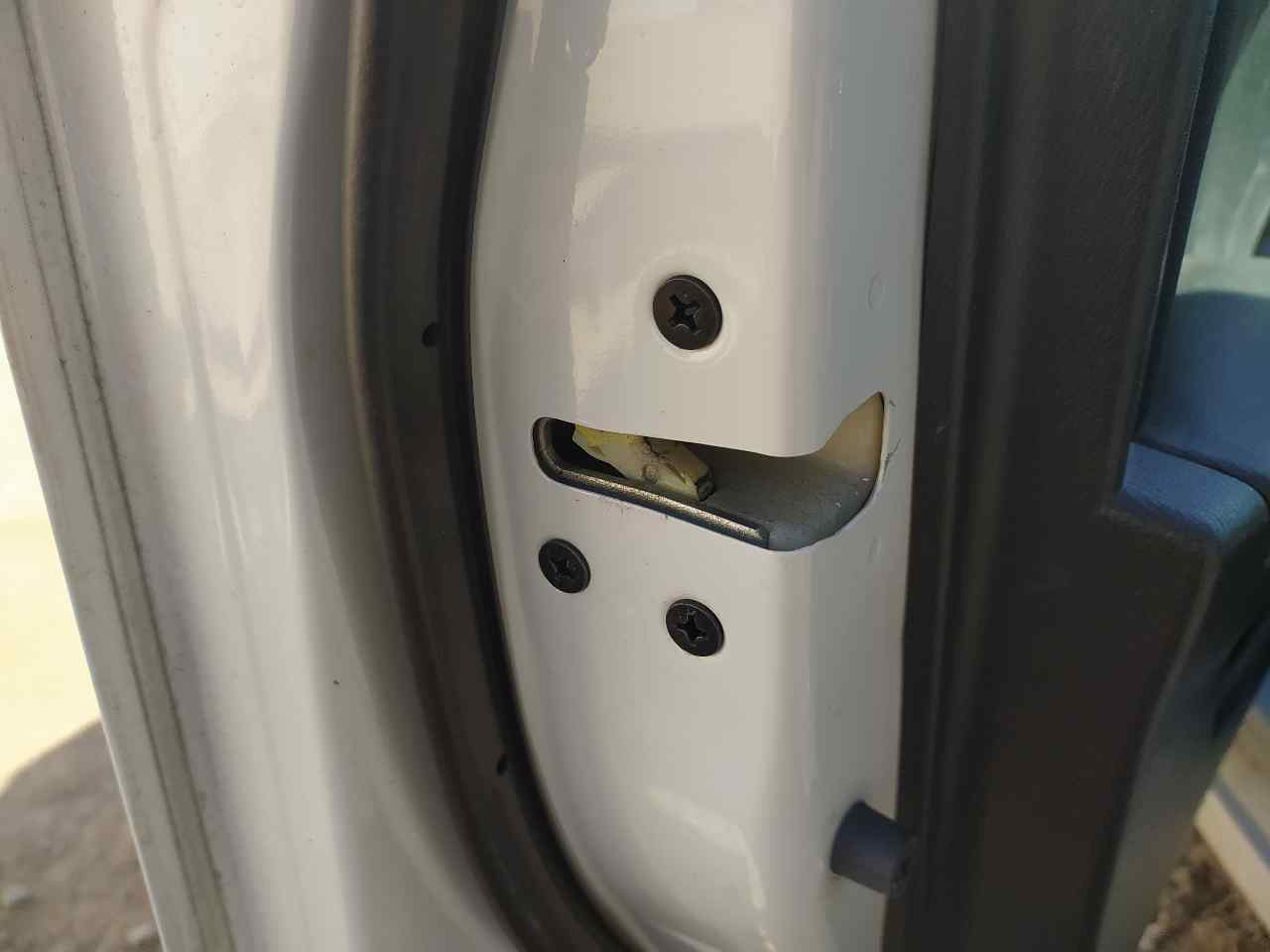 Cerradura Puerta Delantera Izquierda para Mazda 3 Lim. ()