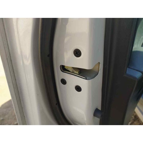 Cerradura Puerta Delantera Izquierda para Mazda 3 Lim. ()