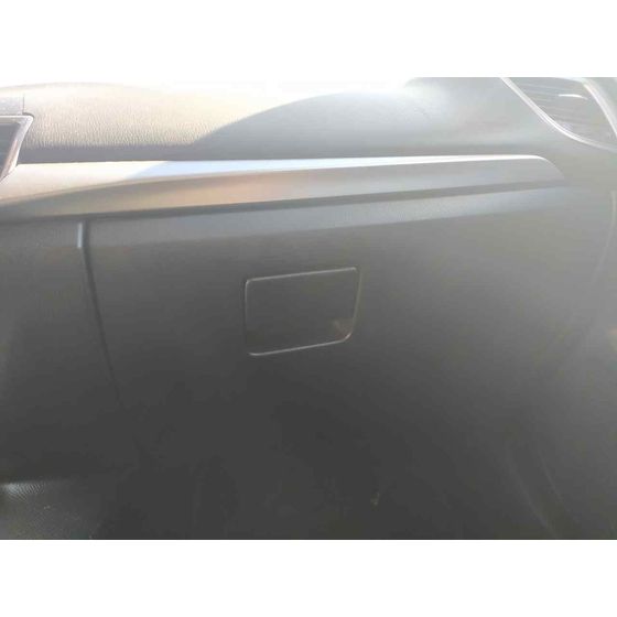Guantera para Mazda 3 Lim. ()