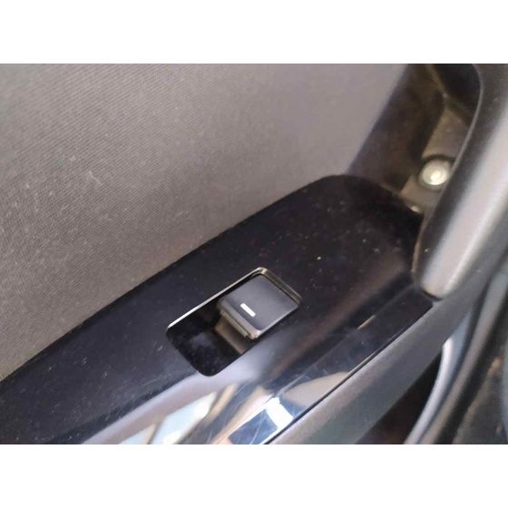 Mando Elevalunas Trasero Derecho para Mazda 3 Lim. ()