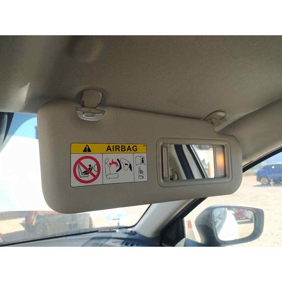 Parasol Derecho para Mazda 3 Lim. ()