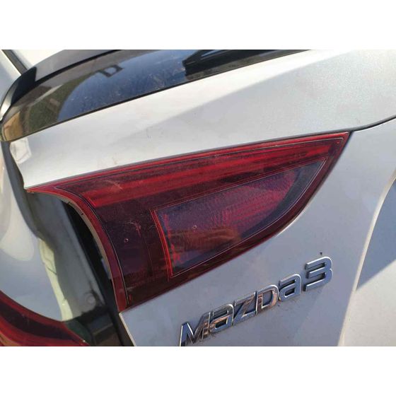Piloto Trasero Izquierdo para Mazda 3 Lim. ()