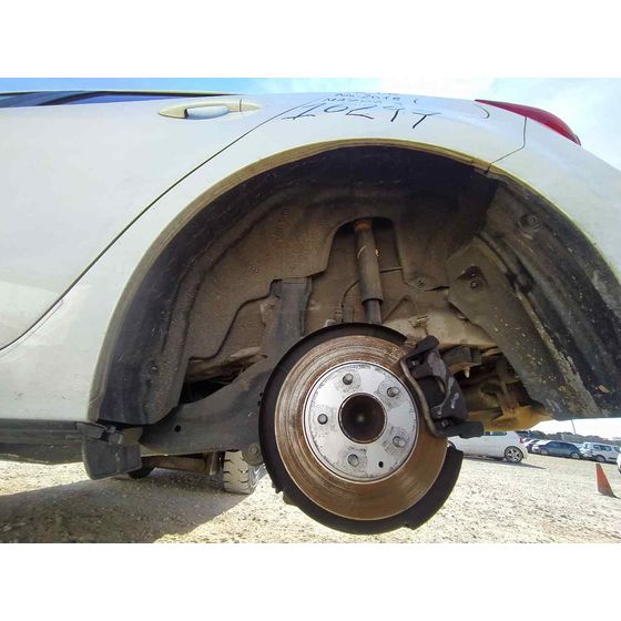 Plastico Pase Rueda Tras. Izq. para Mazda 3 Lim. ()