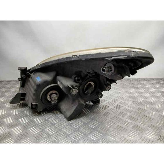 Faro Derecho para Toyota Corolla Verso (R1)