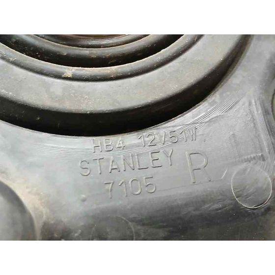 Faro Derecho para Toyota Corolla Verso (R1)