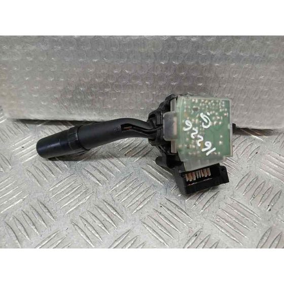 Mando Limpia para Toyota Corolla Verso (R1)