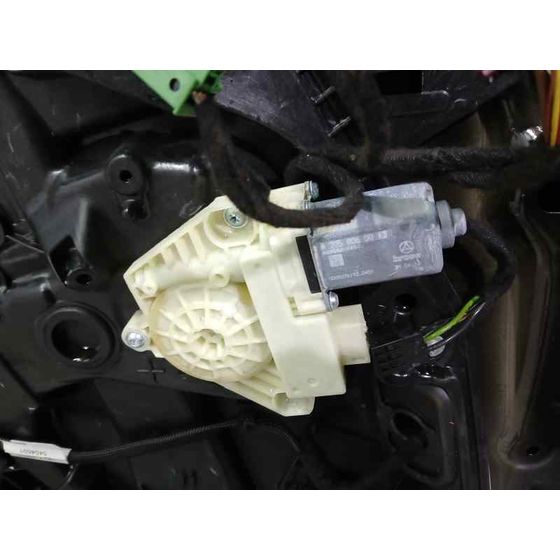 Elevalunas Delantero Izquierdo para Mercedes-Benz Clase C (W205) Lim.