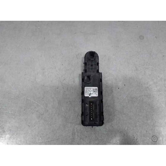 Mando Elevalunas Delantero Izquierdo para Peugeot 208 (P2)