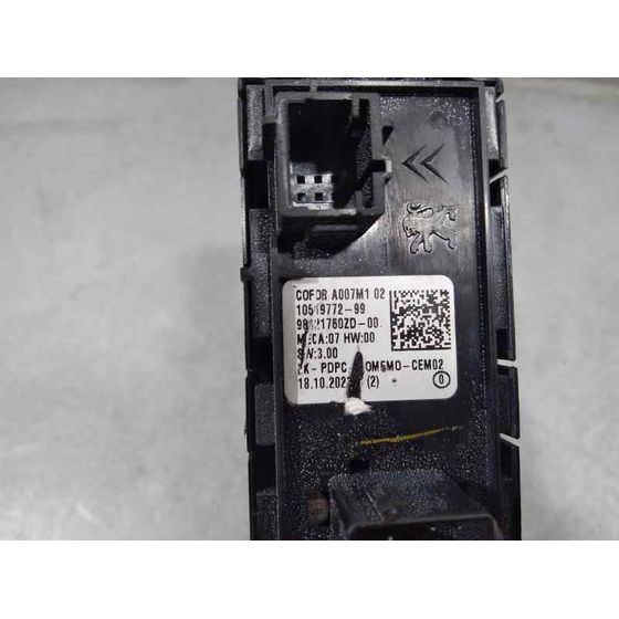 Mando Elevalunas Delantero Izquierdo para Peugeot 208 (P2)