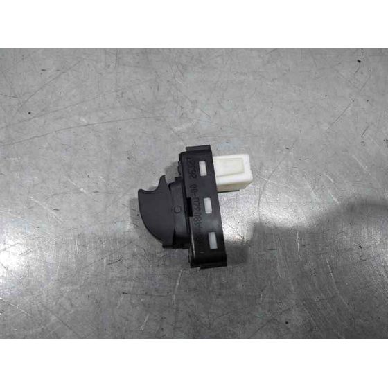 Mando Elevalunas Delantero Derecho para Peugeot 208 (P2)