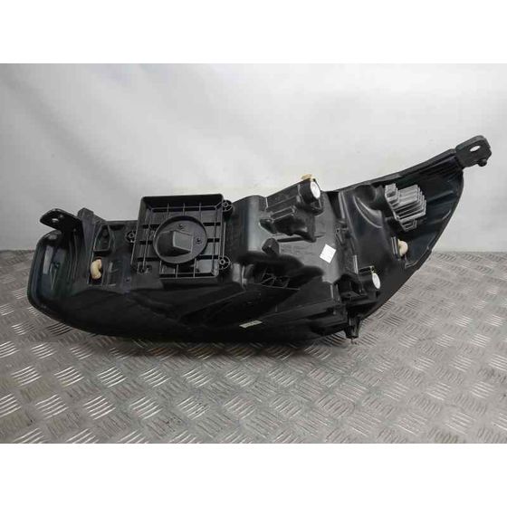 Faro Derecho para Ford Focus Iv Turnier (Hp)