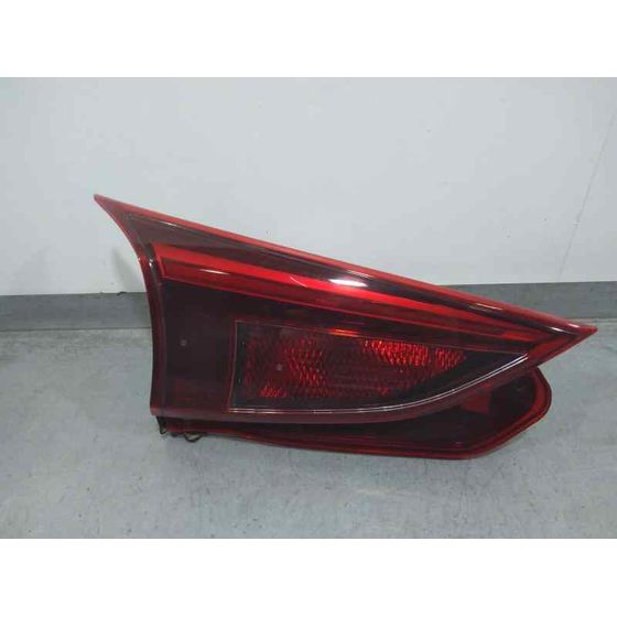 Piloto Trasero Izquierdo para Mazda 3 Lim. ()