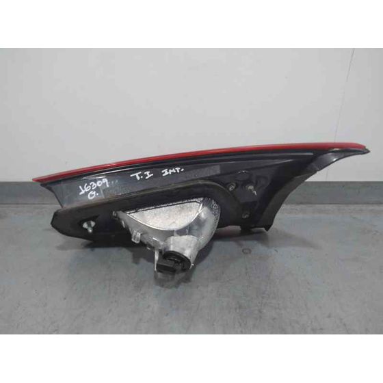 Piloto Trasero Izquierdo para Mazda 3 Lim. ()