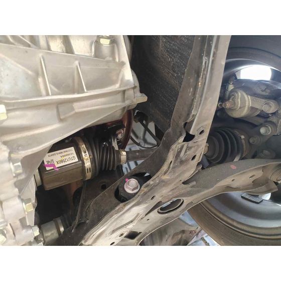 Transmision Delantera Izquierda para Mazda 2 Lim. ()